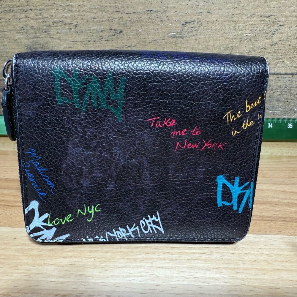 🔥DKNY Ed Hardy style Y2K Black Graffiti Zip Wallet- love New York - Picture 2 of 12
